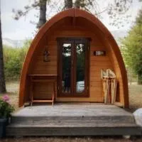 Cabane en bois POD 2, hotel Champfromier városában