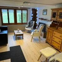 Enzian 4 Zi Ferienwohnung in Landhaus, hotel di Frutigen