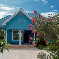 Lasts minute lodge، فندق في Boma la Ngombe