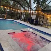 Sunset Villa Pool & Spa Near The Beach、ネープルズのホテル