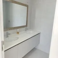 Departamento en edificio Bari de Karibao, hotel en Engabao