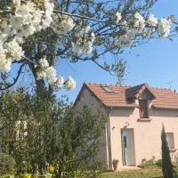 La petite maison des MADELEINE de GIEVRES, hotell sihtkohas Gièvres