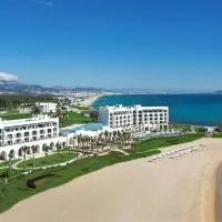 The St. Regis La Bahia Blanca Resort - Tamuda Bay, готель у місті Фнідк
