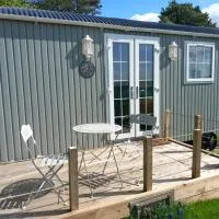 The Mad Hatter's Shepherd's Hut、カーライルのホテル