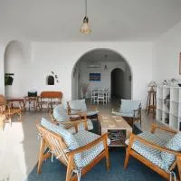 Sunset Court Self Catering Sea View Apartment, Hotel in Għajnsielem