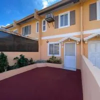 Cute 2 room House with pool access, hotel v mestu Tarlac