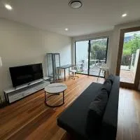 Warm 3beds Home with Yard and parking at Chinatown, CBD, hotel a Watson
