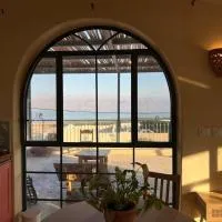 ים ומדבר, hotel di Ovnat