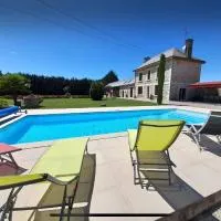 Villa de charme LA ROCHE AUX LIONS: Archigny şehrinde bir otel