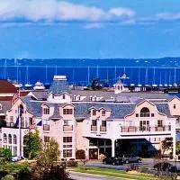 Hamilton Inn Select Beachfront Mackinaw City，麥基諾城的飯店
