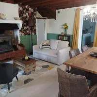 GITE DE LA FERME LA BELLE St FLI – hotel w mieście Saint-Félix
