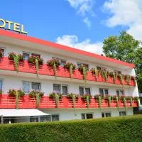 Hotel Hohe Wart، فندق في Herbrechtingen