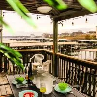 Daylight Cove Lakefront Condo, Pool, Hot Tub!, hotel a Lake Ozark