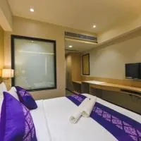 Purple Beds by VITS Dwarkesh, Surat، فندق في Salabatpura