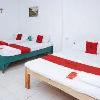 RedDoorz at St Anthony Beach Resort: Asturias şehrinde bir otel