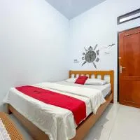 RedDoorz Syariah at Home Ampana Guest House Ampana Kota, hotel din Dondo