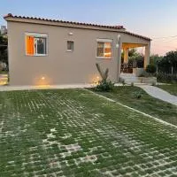 Beachfront Family Home, hotel em Levendokhórion