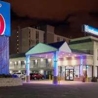 Motel 6 Elizabeth NJ Newark Liberty Intl Airport、エリザベスにあるニューアーク・リバティー国際空港 - EWRの周辺ホテル