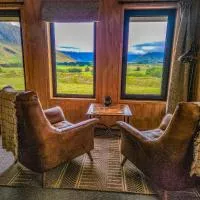 Nevis Landing Off Grid B&B, отель в городе Garston