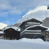 Casa Glisch im Zentrum von Sedrun, mit Sauna,位于塞德龙的酒店