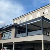 Logis Hôtel Le Tisseur des Saveurs, Hotel in Panissières