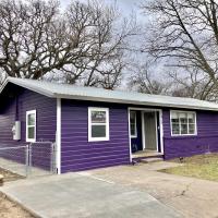 The Purple House - Cozy Near TSU, hotel poblíž Clark Field Municipal - SEP, Stephenville