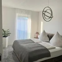 Haus-Villa 2-Zimmer Moderne Ferienwohnung in Wallersdorf-Haidlfing، فندق في Wallersdorf