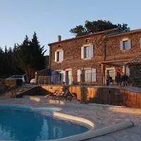Les Chardons Bleus، فندق في Saint-Laurent-sous-Coiron