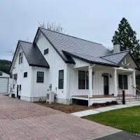 Brownsville에 위치한 호텔 Fabulous Solar Powered Farmhouse