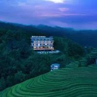 Skyreach Peak Resort Longji Golden Buddha Summit, khách sạn ở Long Thành