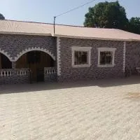 BTourays Rentals, hotel di Yundum