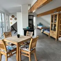 Haus Villa-Moderne Galeriewohnung in Wallersdorf-Haidlfing، فندق في Wallersdorf