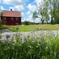 Brålands Farm - fish & family friendly in nature reserve - Apartment nr 1 Öringen, hotel em Munkedal