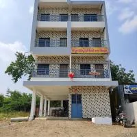 Shri KrupaSindhu Residency Bhakt Niwas، فندق في Akalkot