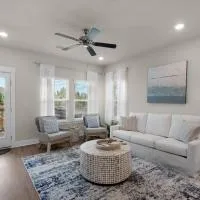 Sea Haven at Serenity - New large home with Golf Cart and game room just mins from Beach!, hótel í Pensacola