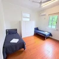 Beach accommodation with Shared facilities, hotel i Emu Park