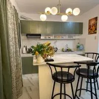 A Suburban Haven, top floor unit with Balcony- at Camarin Caloocan City!!, hotel v destinaci Camarin