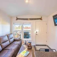 Rainforest Tiny Home Retreat Woodsy, hotel a Forks