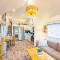 Rainforest Tiny Home Retreat BOHO, hotel a Forks
