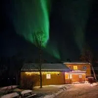 Comfortable apartment on a farm with parking, hotel em Tromsø