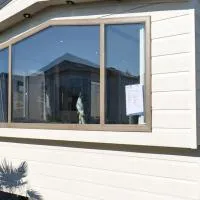 Camping Zavelbos Superior Chalet: Maaseik şehrinde bir otel