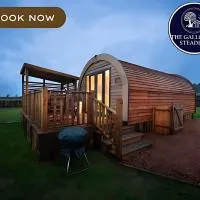 The Galloway Steading - The Herons Nest, secure garden and with Preheated Hot Tub and Fire Pit, מלון בGlenluce