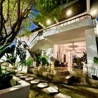 Stylish Apartments - FREE Bikes, Nice Area & Cozy Patio, 10 Minutes to Airport, hotel a Belize City