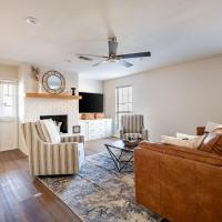 Relaxing 3BR Stay - BBQ, Games & Comfort!, hotel cerca de Aeropuerto de Corsicana Municipal (C. David Campbell Field) - CRS, Corsicana