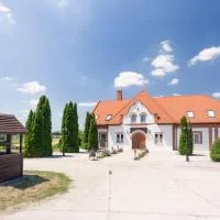 Keller Motel، فندق في Hajós