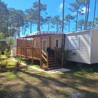 MH 535 Tout équipé 3 CHAMBRES 1 SDB dans camping 4 étoiles: Saint-Julien-en-Born şehrinde bir otel