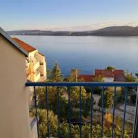 Apartman 98, free parking, hotel v mestu Karlobag
