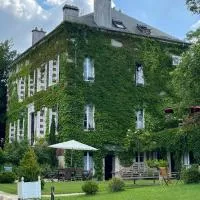 Manoir de La Croix Saint Louis "Luxury Guest House", хотел в Taingy