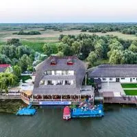 Paradis Hotel, hotel u gradu 'Mila Douăzeci şi Trei'