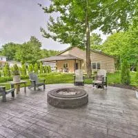 Shipshewana Guest House with Fire Pit!, hotell i Shipshewana